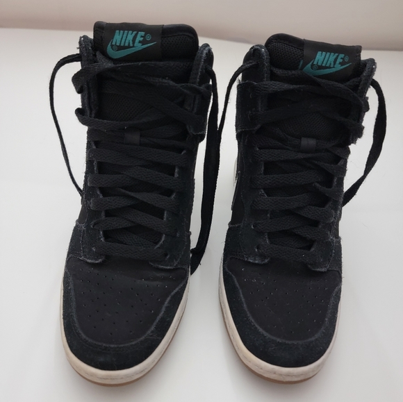Pre-owned Nike Women's Dunk Sky Hi Embossed Sneaker, Black, 6.5 - Picture 4 of 17